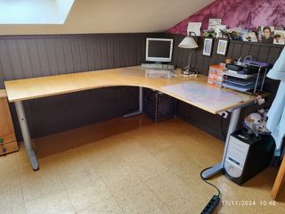 Mesa de oficina Galant de Ikea