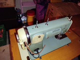 Máquina de coser antigua (ALFA ROYALE)
