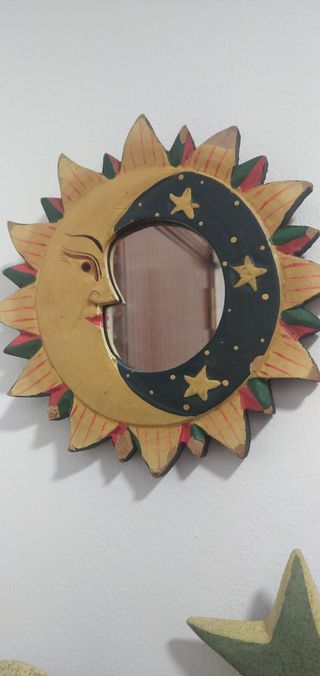 Decoración. Espejo y figuras