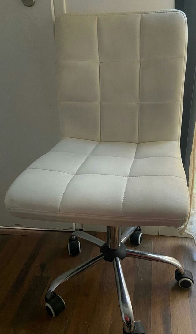 Mes a desnivura con silla.