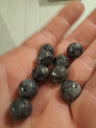 Perline in onice nero e larvikite