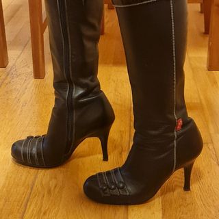 Botas altas de piel.