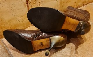 Botas altas de piel.