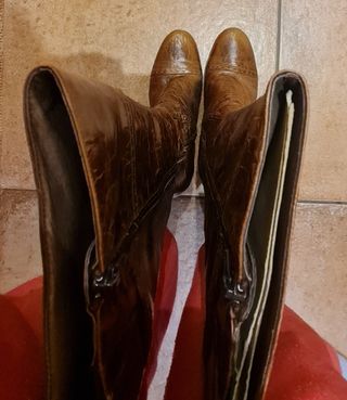 Botas altas de piel.