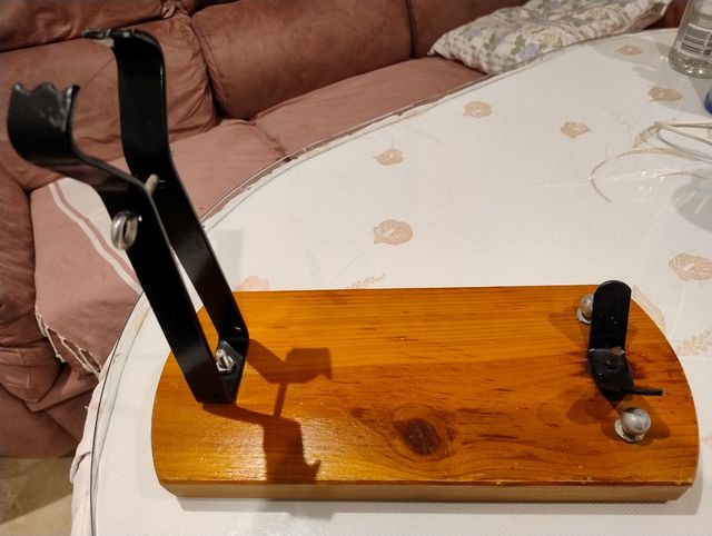 Jamonero fuerte y sencillo