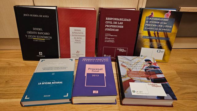 Libros relacionados con Economía y temas Legales