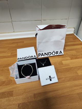 Pulsera Pandora y collar 