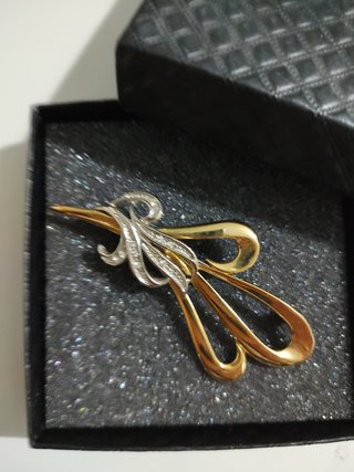 Women's vintage brooch