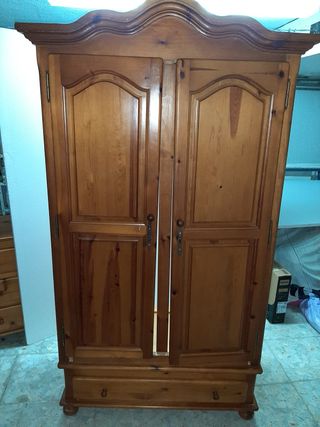 Armario de pino