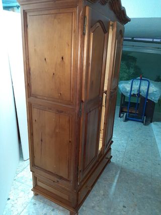 Armario de pino