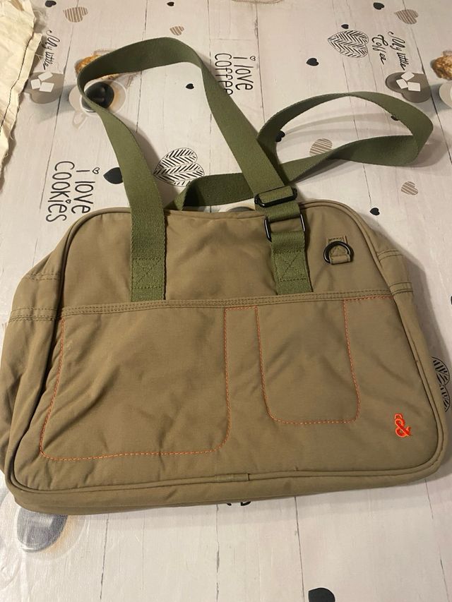 Bolso verde tipo maletin