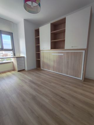 Cama abatible con armario superior