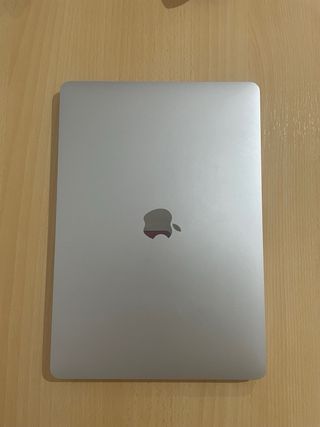 MacBook Pro 2017, 8GB RAM, i5, con cargador