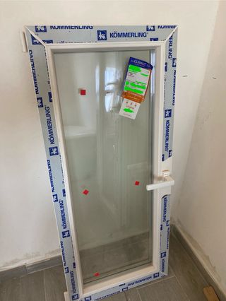 Puerta con ventana PVC