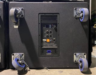 Subgrave JBL SRX 818P con funda