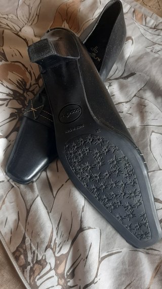 Zapato piel negro. Sin estrenar