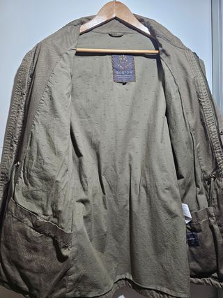 Chaqueta marca Boston, estilo militar