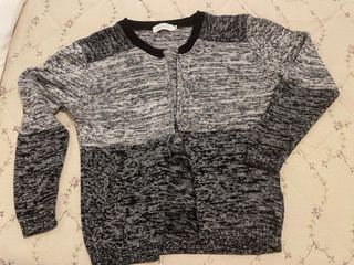 Chaqueta gaspeada negra y blanca 