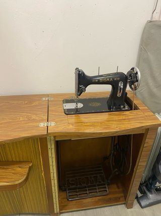 Maquina de coser Sigma antigua
