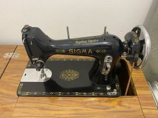 Maquina de coser Sigma antigua