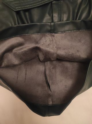 Falda de cuero verde oscuro