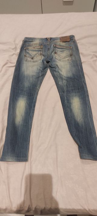 Pantalón tejano chita Stradivarius talla 38