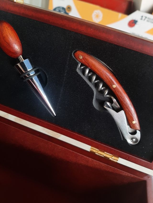 ESTUCHE PARA VINO CON KIT