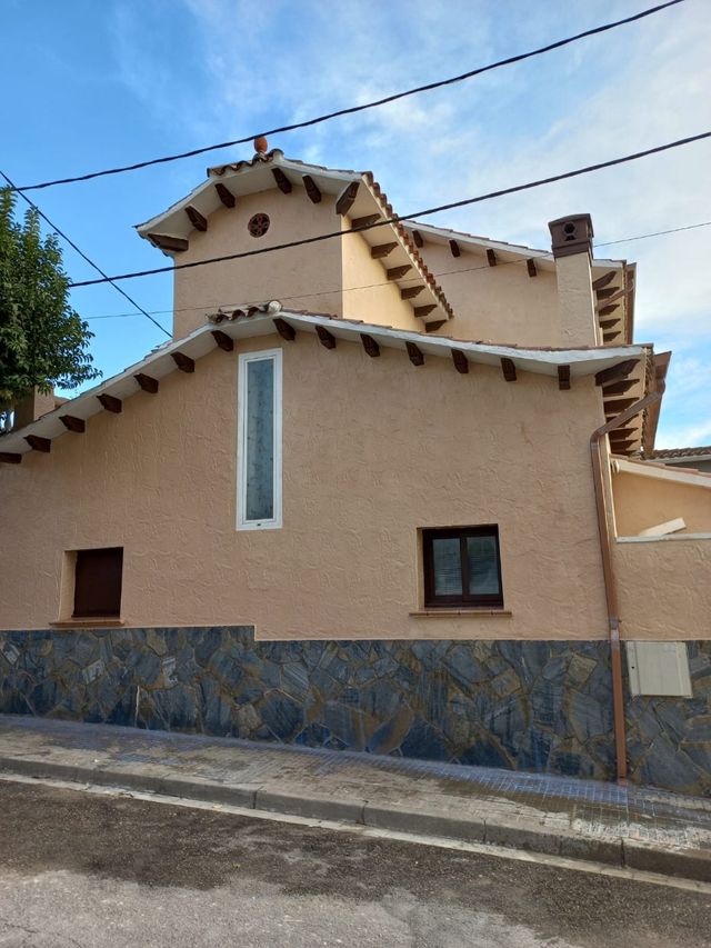 Fachada de vertical impreso y hormigón