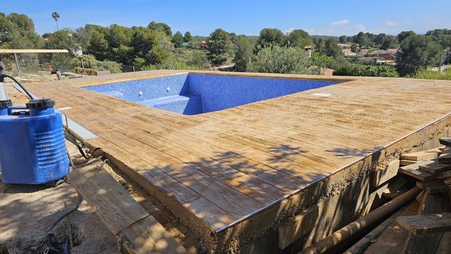 Fachada de vertical impreso y hormigón