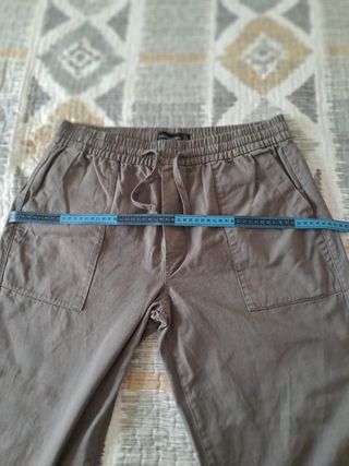 Pantalón cargo Stradivarius