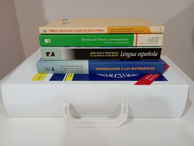 Libros de inglés UNED PICK IT UP! INGLÉS C.A.D.