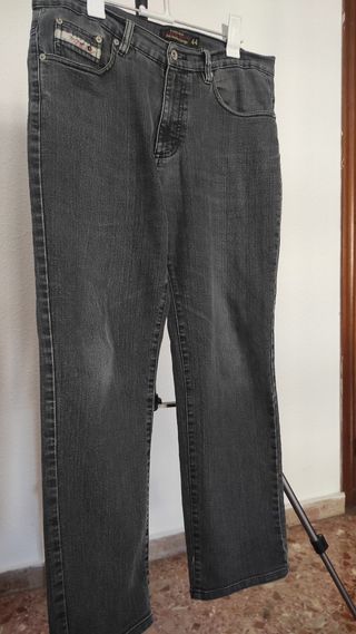 Pantalón vaquero negro