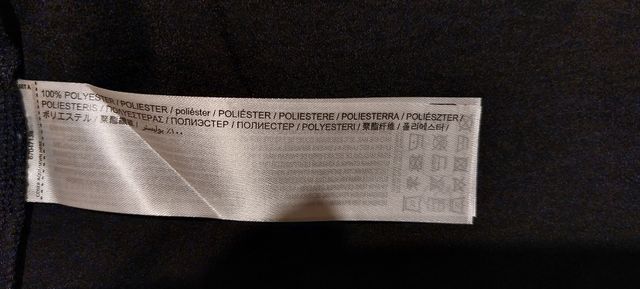 Vestido negro corto de Mango.