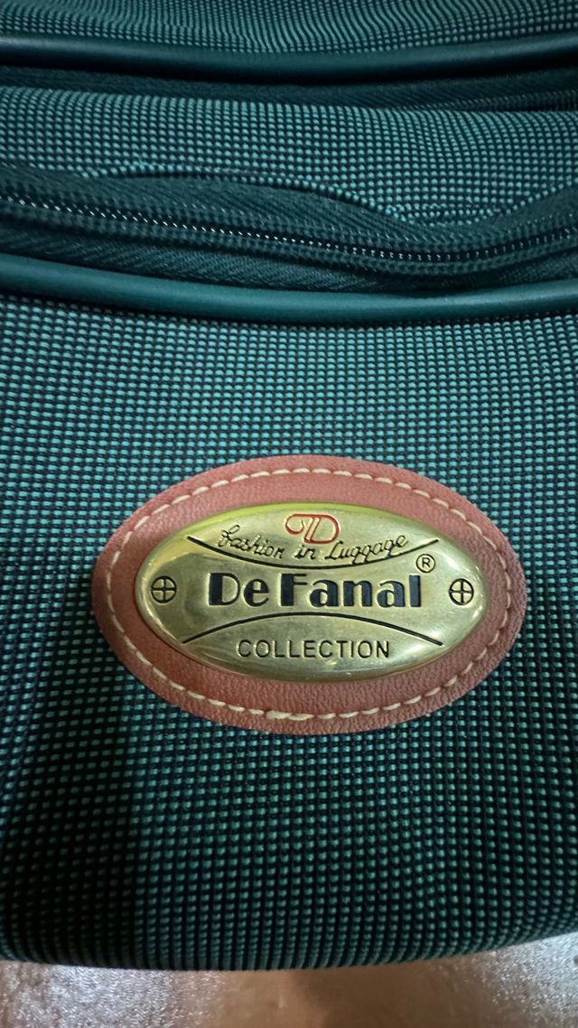 Conjunto maleta y bolsa de viaje