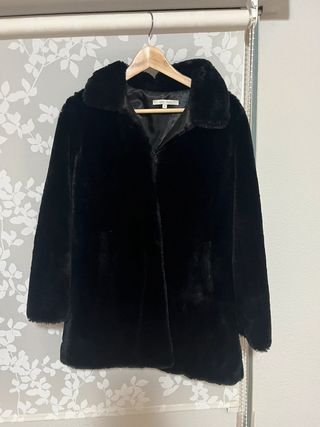 Abrigo pelo negro