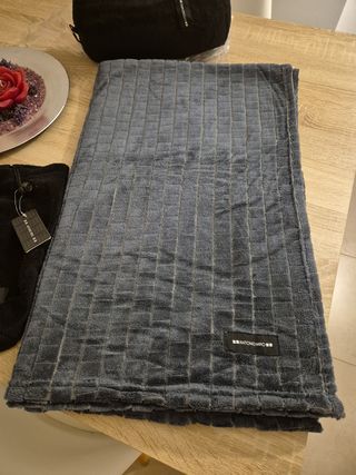 Mantas sofá a estrenar Antonio Miró