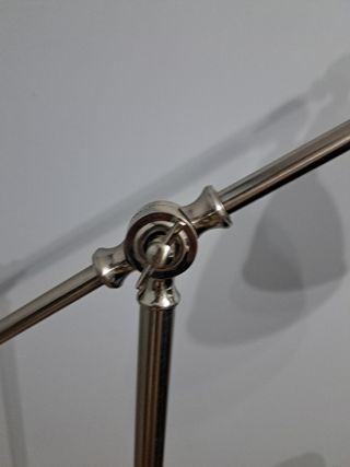 Lampara de pie con brazo articulado