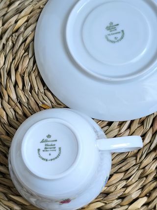 Preciosa taza de té y platillo porcelana