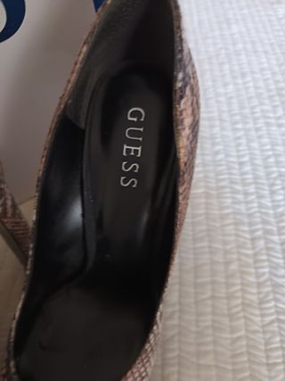 Zapatos GUESS talla 38 impresionantes