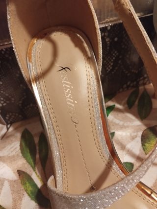 Sandalias fiesta plateadas y bolso fiesta plateado
