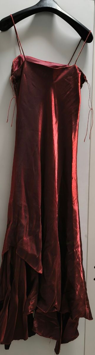 Abito lungo sottoveste bordeaux con stola