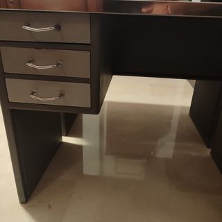 Mesas vintage retro con cajoneras