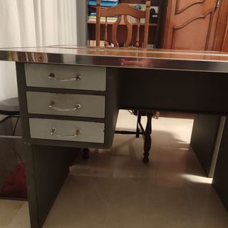 Mesas vintage retro con cajoneras