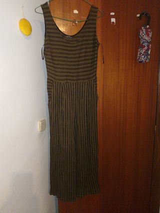 Mono y vestido todo de elástico 10 euros cada uno 