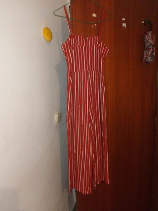 Mono y vestido todo de elástico 10 euros cada uno 