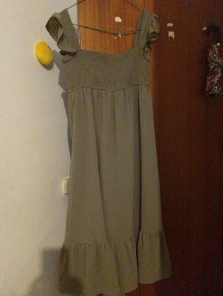Mono y vestido todo de elástico 10 euros cada uno 