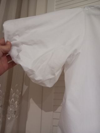 Camisa blanca con mangas abullonadas. Zara. NUEVA