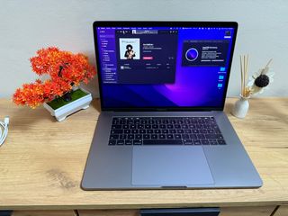 MacBook Pro 15" con TouchBar Intel Core i7 2,9Ghz