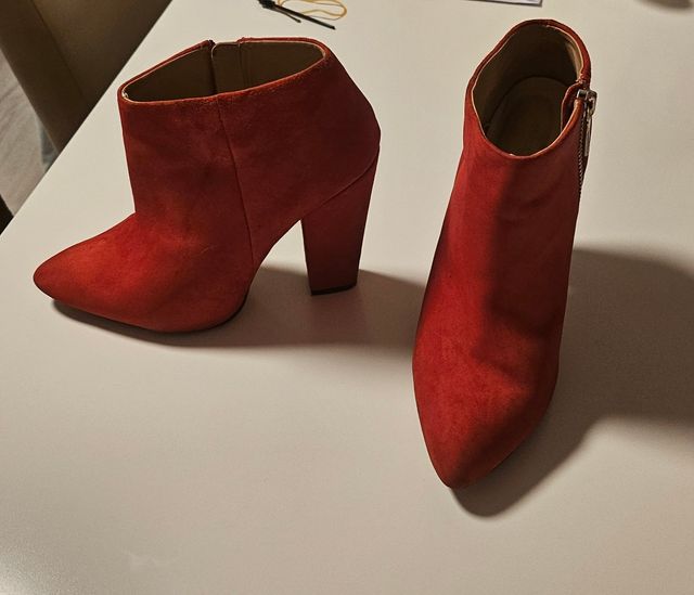 UN REGALO! BOTINES ROJOS ZARA. 