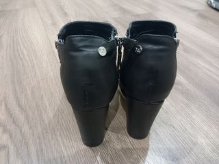 Botines de tacón negros. XTI. Nuevos. 